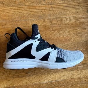 Athletic Propulsion Labs - Women’s Ascend Shoe (Size 8.5 US)